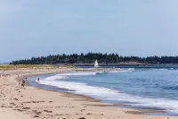 Driftwood Oceanfront Cottage at Popham Beach  Spectacular views from every room Hotel a Phippsburg