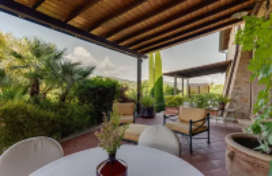 Apartment overlooking the Sienese hills, swimming pool and free wi-fi