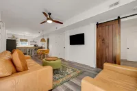 "Calm it Down" Bikes, Beach, and 5 star reviews!