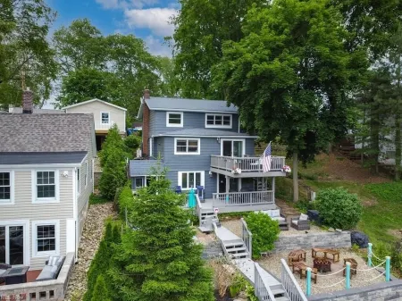 Portage Lakes Escape - 5 Bedroom Lakefront Home