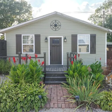 Cottage @ Buckeye Lake w/ Huge Private Fenced Yard