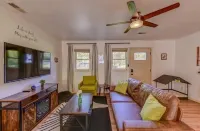 Dunes Homestead - Near Dunes + Lake + Dog Friendly Отели в г. Портер