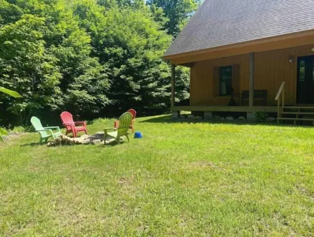 Cozy cabin, amazing location for snowmobiling, skiing, hiking, climbing.