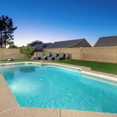 L'Amore: A Spacious 4-bedroom pool house in lovely Chandler Hotels near Walmart Supercenter