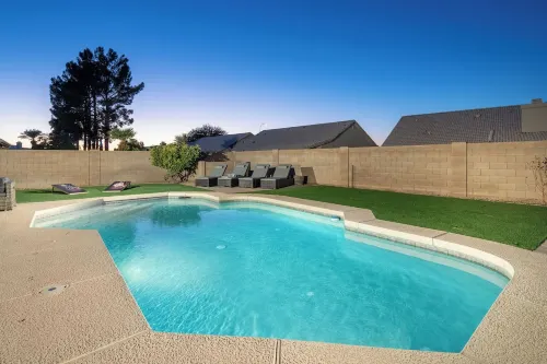 L'Amore: A Spacious 4-bedroom pool house in lovely Chandler