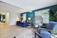 Wayzata Colorful Home w/ Office!