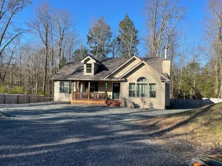 Spacious 3-bedroom house in the Poconos. Отели в г. Танкханнок Тауншип