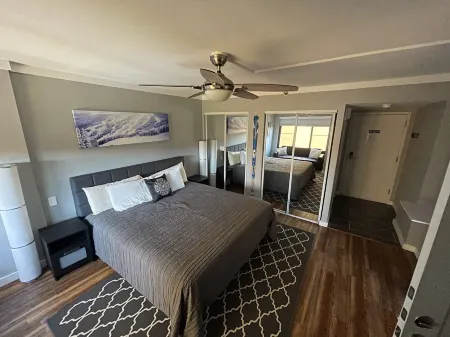 2 Bedroom, 2 Bath Condo on the slopes w/ night skiing!
