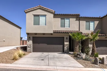 THREE Bedroom Cozy Retreat/Pool