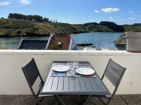 T2 apartment with terrace and view of Sauzon ria