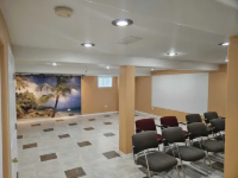 Big Family Home with 4 King Beds Hotels in Elmhurst