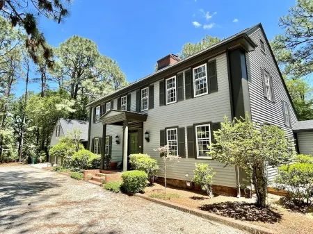 Your Private Clubhouse with Golf Simulator and Pool