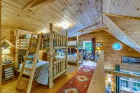 WindFall-Stunning and Secluded Creekside Cabin, Pet Friendly, Two Fire Pit Areas