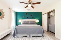 Charming Home Near Lake, not far from Riverwalk, Shopping & SA Attractions!