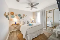 Cozy Family Vacation in Panama City Beach with Golf Cart ,Private Beach, Pools