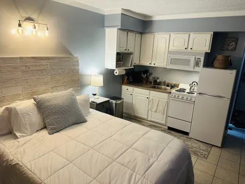 Cute Condo close to Coligny Beach