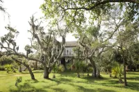 Marshfront Villa In The Trees - Near Beach & Bay