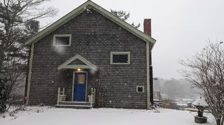 Blue Lobster! 2-Br/1.5 BA with Heat, AC, Deck and Seasonal Dock in Harpswell