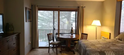 香蒂溪山頂村滑雪高爾夫湖畔公寓