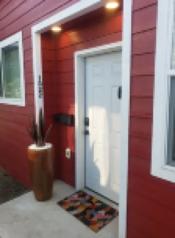 Downtown Stay at the Red Tiny Twin!