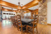 Browns Canyon Lodge - with an Indoor Hot Tub and Game Room-