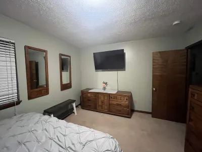 Cozy Apartment with onsite restaurant in Logan WV Close to Hatfield McCoy Trail