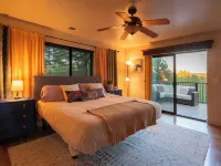 Secluded 5-acre getaway with Private Pool and Hottub - great views!