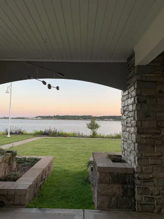 Luxury Lakeside/Trailside Living Отели в г. Ханкок