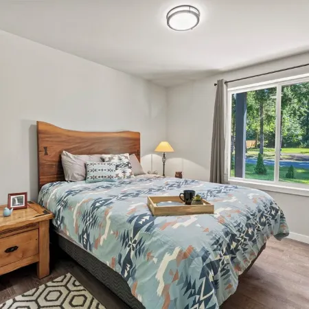 Cabin at Rainier: New-AC-WiFi-Lg. Yard