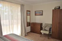 Hillview Cottage Hotels near Arkaroo Rock Trail