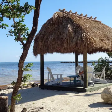Oceanfront Property in Kawama Tower with Elevator, Lagoon and 2 Heated Pools