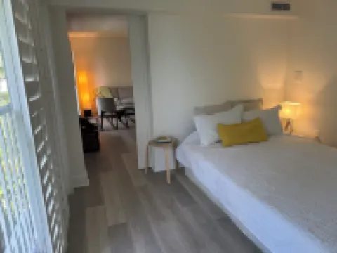 Key Biscayne 2 bedrooms sleeps 4 walk 2 beach shops Hoteles en Key Biscayne