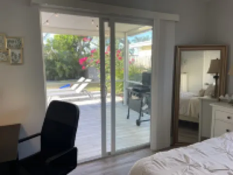 Clean and modern 2BR/2Bath Jacuzzi home, beautiful Patio, minutes from the beach Hotels in Oakland Park