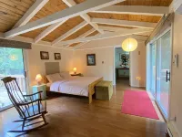 Secluded Creekside Cabin–Mins to Camelback Resort