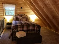 The Wildflower - Private cabin in wooded setting
