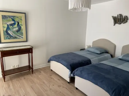 Apartment facing the sea