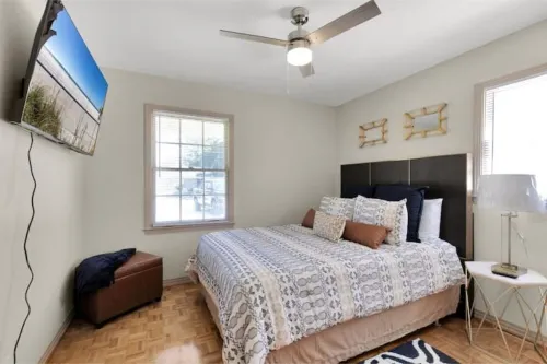 Stylish & Cozy Midtown Home away from Home