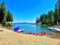 Almanor Lake House, Beach, Dock and Mooring Ball. Hotel a Hamilton Branch