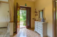 Spacious family vacation home with rooftop pool, 5 minutes from downtown