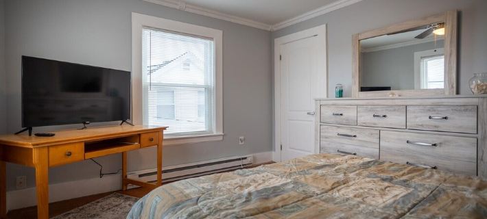 Location Value! Steps to Beach Perfect for Summer Trip - Renovated 4-5BR Retreat ハンプトン・ビーチのホテル