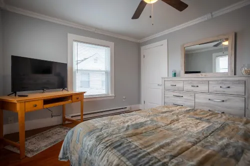 Location Value! Steps to Beach Perfect for Summer Trip - Renovated 4-5BR Retreat - 발코니