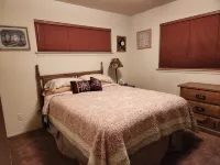 Peaceful weekend getaway 1 block from the river Hotels near Tillie Creek