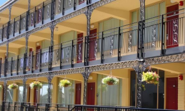 Airport Waterfront Inn