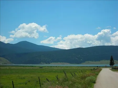 FOUR TOES MOUNTAIN LODGE nestled in the Sangre de Cristo Mtns/Ski/Hike/Fish/Hunt