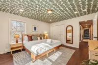 Beautiful, spacious getaway in Poconos Paradise with game room, hot tub & deck!