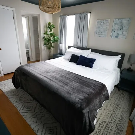 King bed, Hot Tub, Family Friendly
