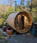 Artistic Barn: Wood Burning Hottub, Sauna and Pizza Oven