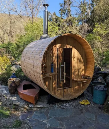 Artistic Barn: Wood Burning Hottub, Sauna and Pizza Oven Отели в г. Кент