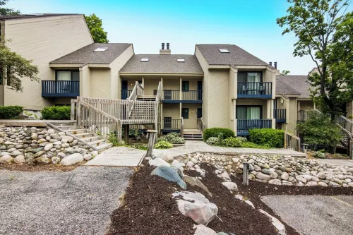 Shanty Creek Condo - Pool/Beach Club Privileges ⛳️, 🎿,🏊, 🚴‍♀️,🍴& more