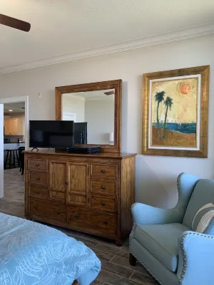 Beautiful Condo with Beach Front View    2 Pools - Jacuzzi